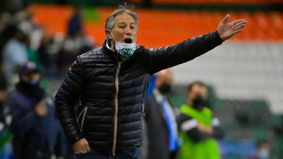 León: Ariel Holan descartó dirigir a Chile para continuar con La Fiera