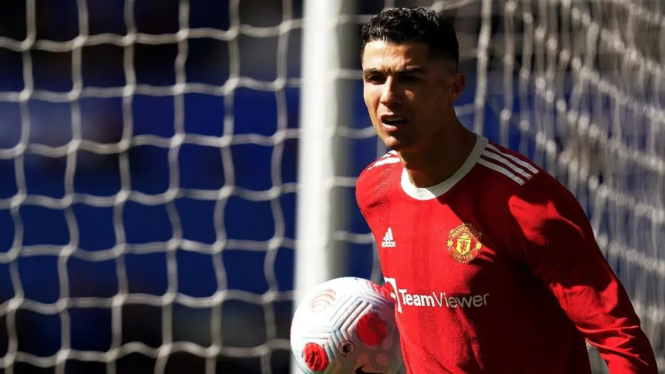 Manchester United: Abrió una investigación contra CR7 por tirar el celular de un fanático