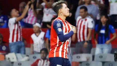 Chivas: Chicote Calderón celebró su boda y se echo un 'palomazo'