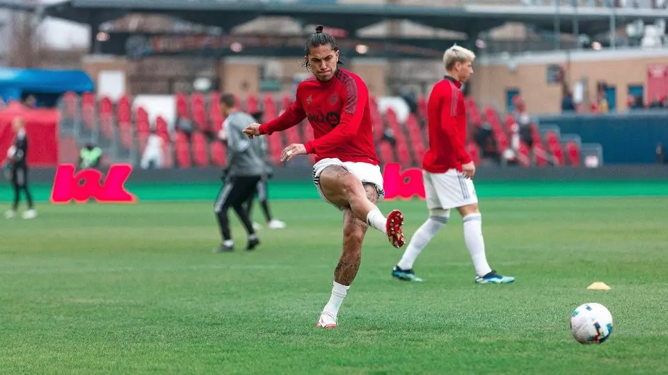 Carlos Salcedo: Fue expulsado por patear a un jugador en el Real Salt Lake vs Toronto