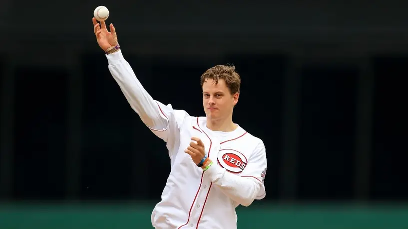 Joe Burrow: Lanzó la primera bola de los Cincinnati Reds en la MLB