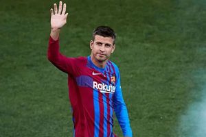 Afición del Real Madrid mandó mensaje a defensa del Barcelona: 'Piqué, cab..., saluda al campeón'