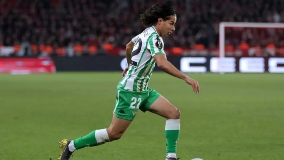 Diego Lainez: Molesto con el Betis por incumplimiento de promesa de minutos