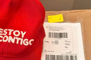 Mercado Libre: Usuaria compró gorra de Mercedes, pero le llegó una del PRI