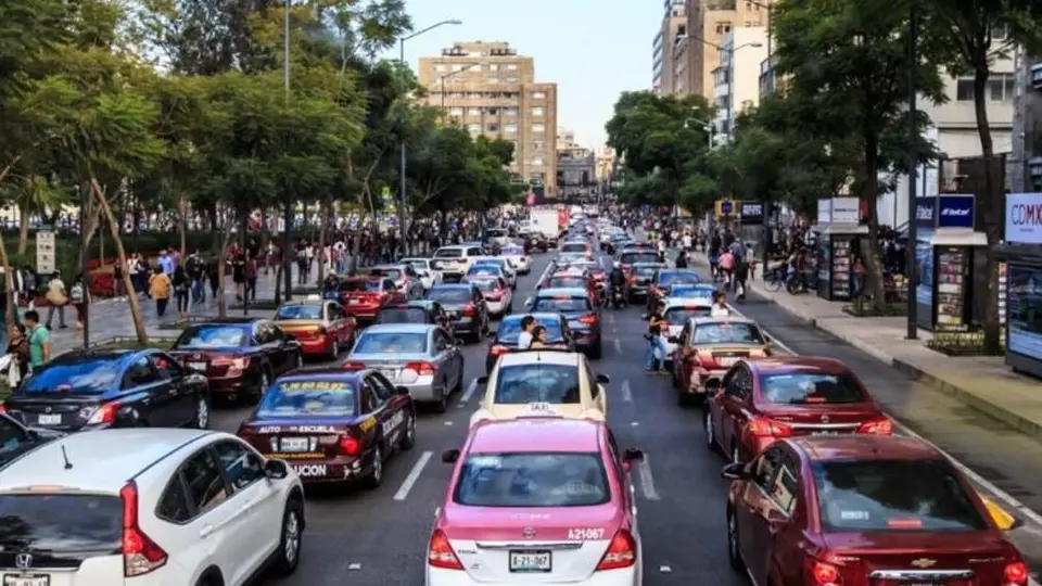 CDMX: Aprobó multar a vehículos que sean emplacados en otros estados