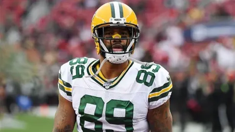 Packers: Marcedes Lewis lució tenis inspirados en el Grinch en el juego vs Cleveland