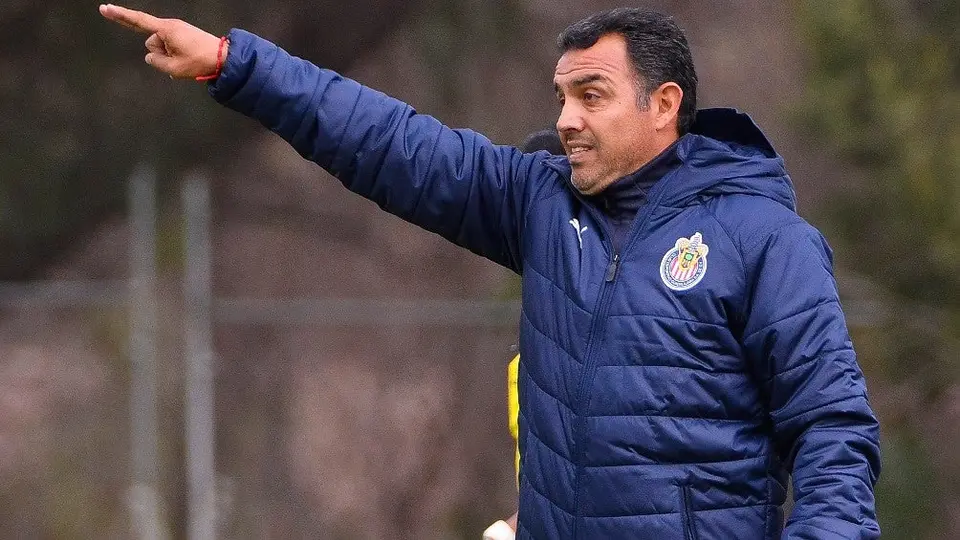 Chivas: Ricardo Cadena fue nombrado entrenador interino del Rebaño tras la salida de Leaño