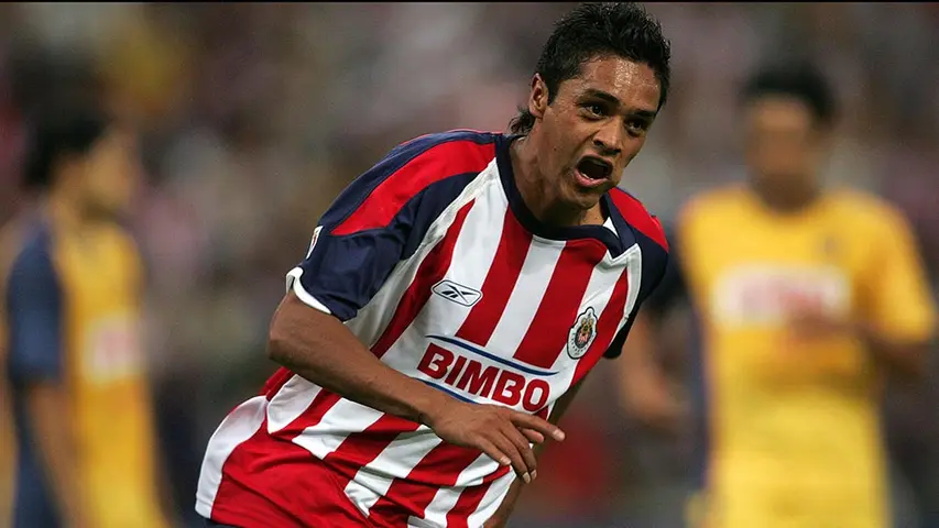 Sergio Santana festeja uno de sus goles en el Chivas vs América | MEXSPORT