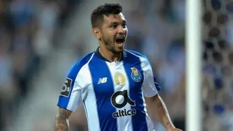 Tecatito Corona: Volvió a la titularidad en la victoria del Porto sobre Río Ave