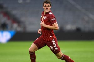 Bayern Munich: Pavard abandonó juego vs Wolfsburgo por problema estomacal