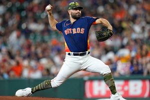 José Urquidy: Cuarta victoria del mexicano en triunfo de Astros sobre Rangers