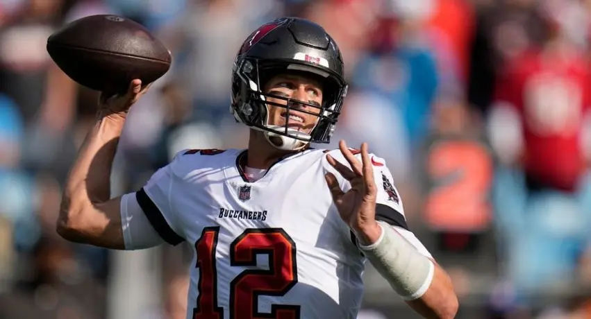 Tom Brady y Bucaneers 'aplastaron' a Panthers y son campeones de la NFC Sur