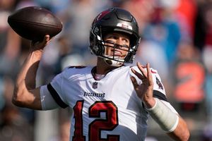 Tom Brady y Bucaneers 'aplastaron' a Panthers y son campeones de la NFC Sur