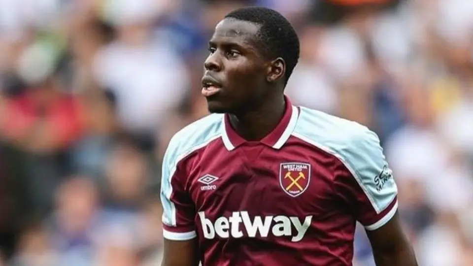 Video: Kurt Zouma, envuelto en polémica tras patear a su mascota