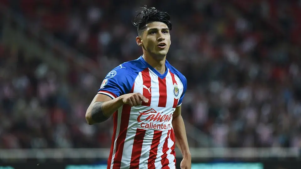 Chivas: Alan Pulido se puede llevar casi 2 mdd si le gana demanda al Rebaño