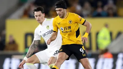 Raúl Jiménez: Expulsado del juego ante el Leeds United en la Premier League