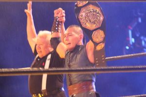 AAA: Hijo del Vikingo retuvo el Megacampeonato