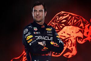 Checo Pérez lanzó línea de ropa en alusión a su defensa ante Hamilton