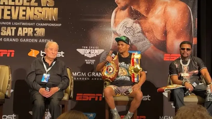 Shakur Stevenson terminó abruptamente conferencia de prensa por pelea campal