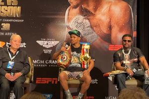 Shakur Stevenson terminó abruptamente conferencia de prensa por pelea campal