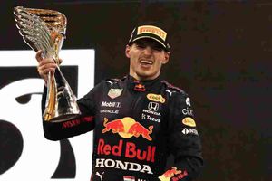 F1: Max Verstappen contó que casi pierde el título por un calambre en la última vuelta