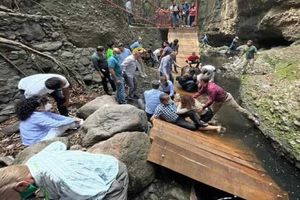 Cuernavaca: Puente colgante se desplomó en reinauguración; alcalde resultó herido