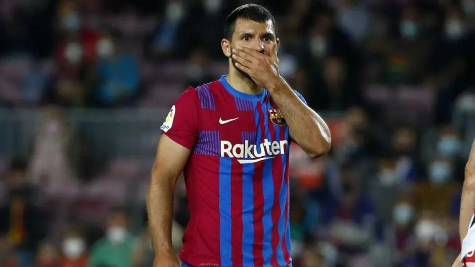 Kun Agüero anunció entre lágrimas su retiro del futbol: 'Primero mi salud'
