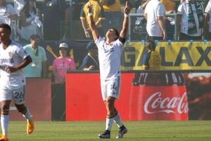 Chicharito: Tifo gigante de Javier Hernández fue desplegado previo al LA Galaxy vs LAFC