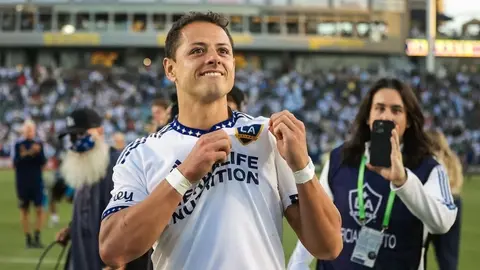 Chicharito Hernández: Cumplió el sueño de pequeño aficionado en su visita al Chicago