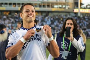Chicharito Hernández: Cumplió el sueño de pequeño aficionado en su visita al Chicago