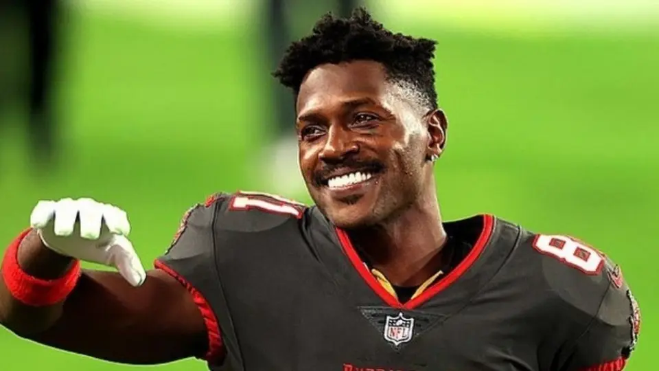 Antonio Brown envió polémico mensaje a los Buccaneers tras su eliminación