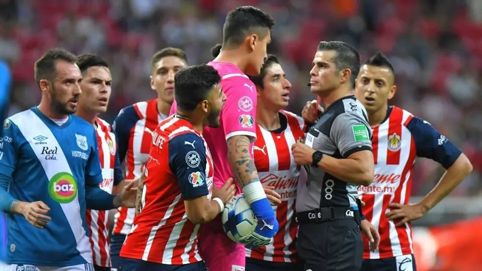 Chivas tras derrota ante Puebla: 'Necesitan una carta para que nos piten justamente'