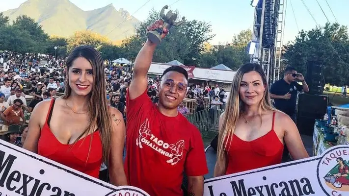 Video: Hombre realizó hazaña de comer 50 tacos en sólo dos minutos