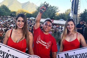 Video: Hombre realizó hazaña de comer 50 tacos en sólo dos minutos