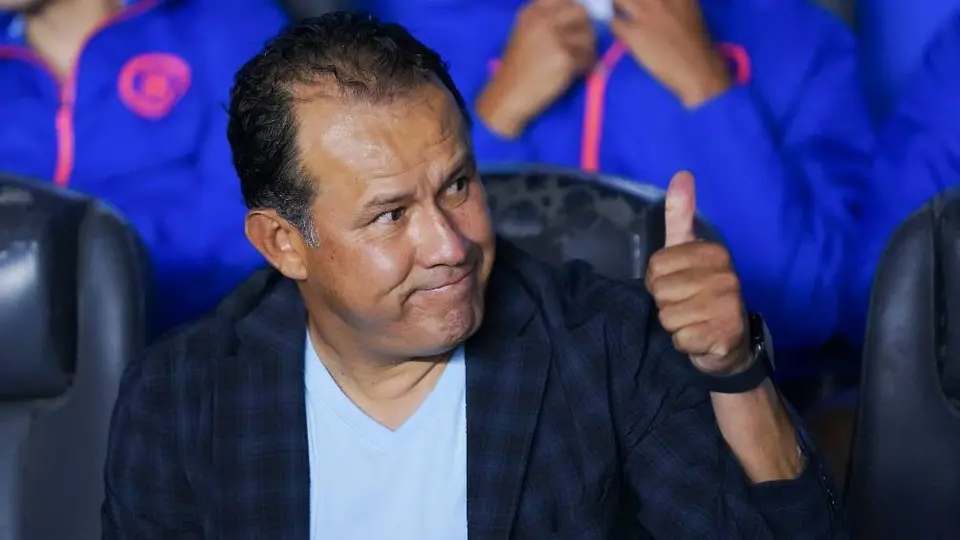 Cruz Azul: Juan Reynoso sí aprueba regreso de Joaquín Velázquez, pero será decisión del club