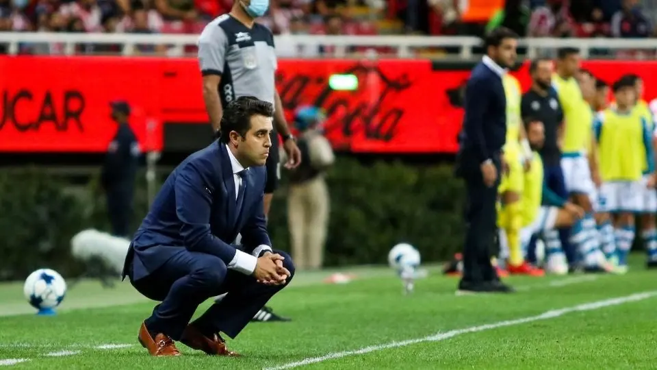 Chivas: Aficionados del Rebaño pidieron la salida de Leaño tras derrota vs Puebla
