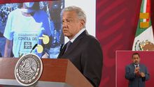 AMLO exhibió a manifestante con playera del 'Cac...': 'Yo no les he hecho nada'