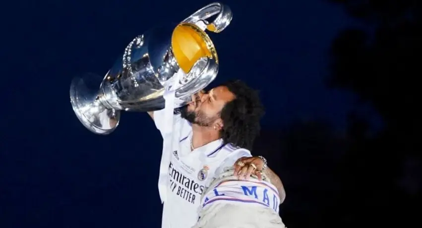 Video: Aficionado le da 'cariñosa' felicitación a Marcelo tras ganar la Champions League