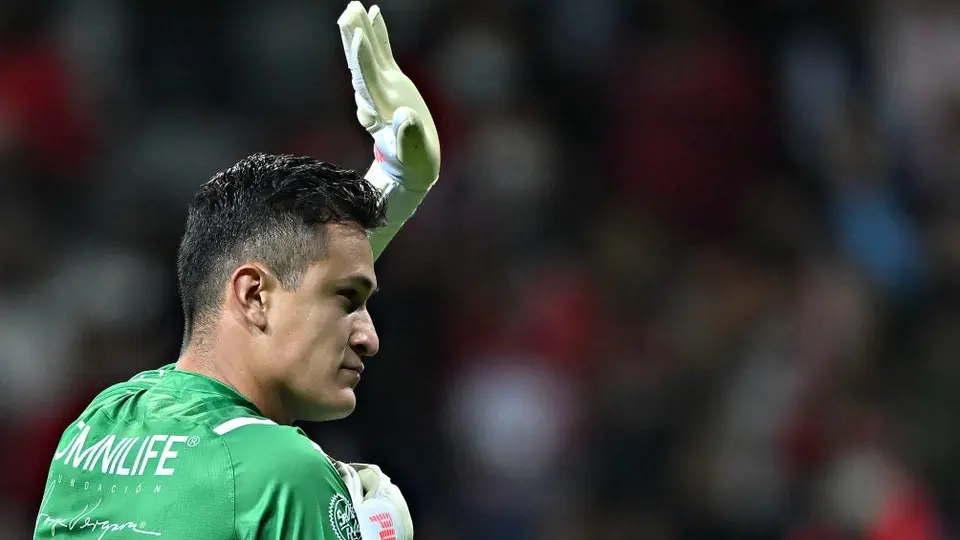 Chivas: Raúl Gudiño confirmó su salida del Rebaño con emotiva felicitación a Alexis Vega