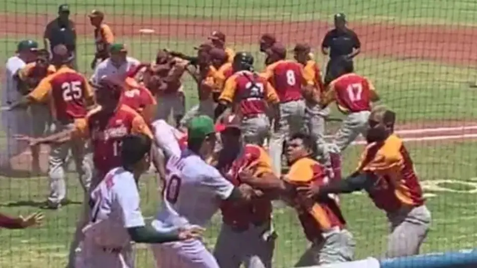 Video: México y Venezuela protagonizaron batalla campal en juego de beisbol