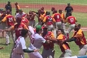 Video: México y Venezuela protagonizaron batalla campal en juego de beisbol