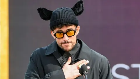 Bad Bunny: Abuelita conmueve al regalar sus ahorros a su nieta para el concierto del 'Conejo Malo'