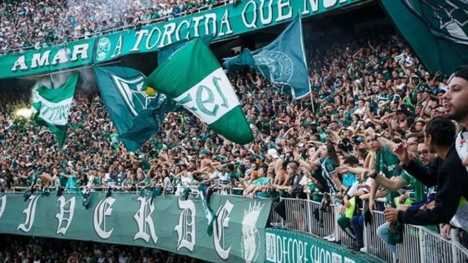 Hinchas de Santos y Coritiba protagonizaron riña tras el encuentro; hay 16 detenidos