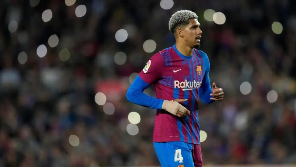 Barcelona: Xavi confirmó que Ronald Araújo se encuentra bien tras el choque con Gavi