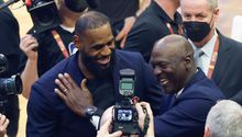 Michael Jordan y LeBron James protagonizaron emotivo momento en homenaje de NBA