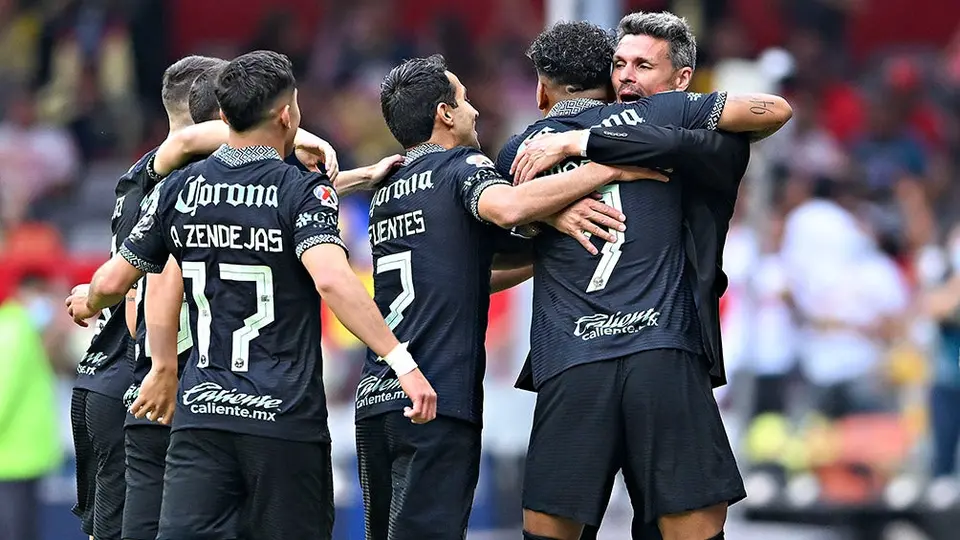 Roger Martínez, excompañero de Fernando Ortiz y ahora su dirigido en América