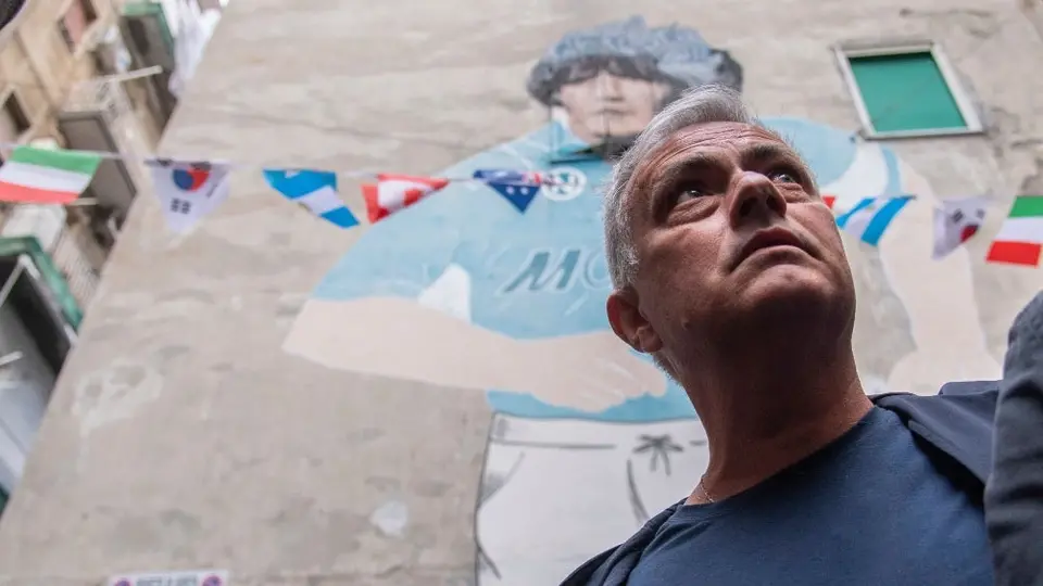 Maradona: Mourinho homenajeó a Diego en Nápoles