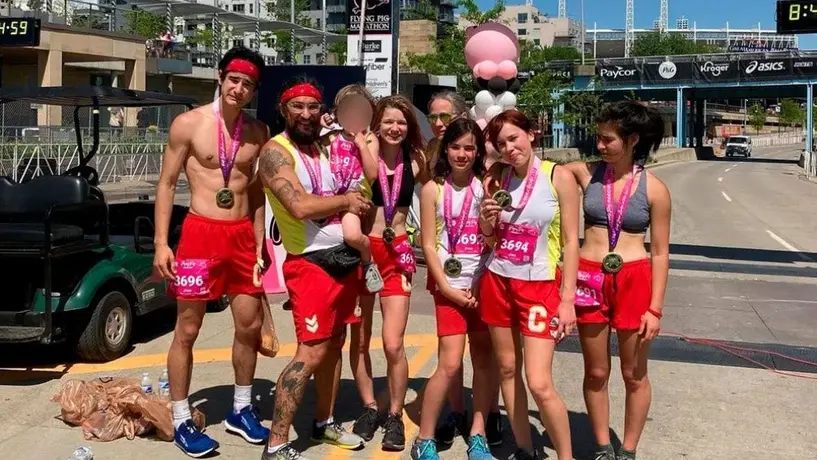 Papás 'Youtubers', investigados por hacer que su hijo de seis años corriera un maratón