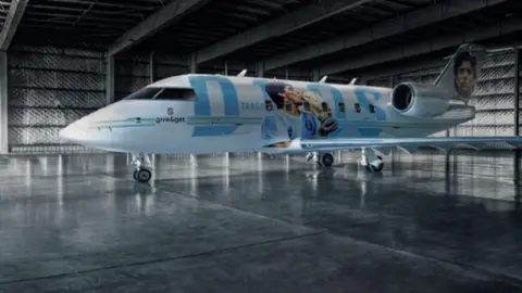 Anuncian 'Tango D10s', el avión en homenaje a Diego Maradona