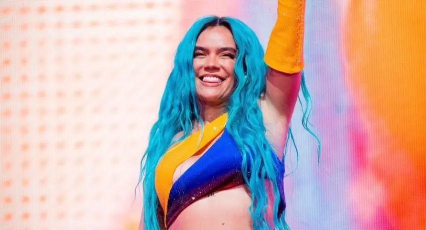 Karol G dedicó unas palabras a Karol Bernal, jugadora de Chivas, durante su concierto